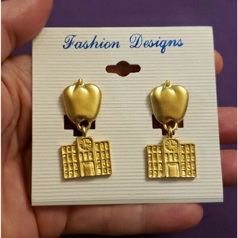 New York Big Apple Grand Central Earrings Pierced, Gold Tone, New On Card